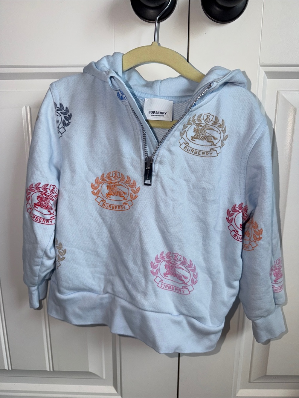 Burberry Sidney Equestrian Logo
Crest quarter zip Hoodie size 4